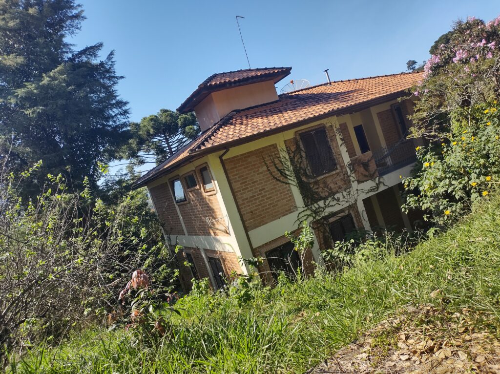 a casa é composto é sobrado